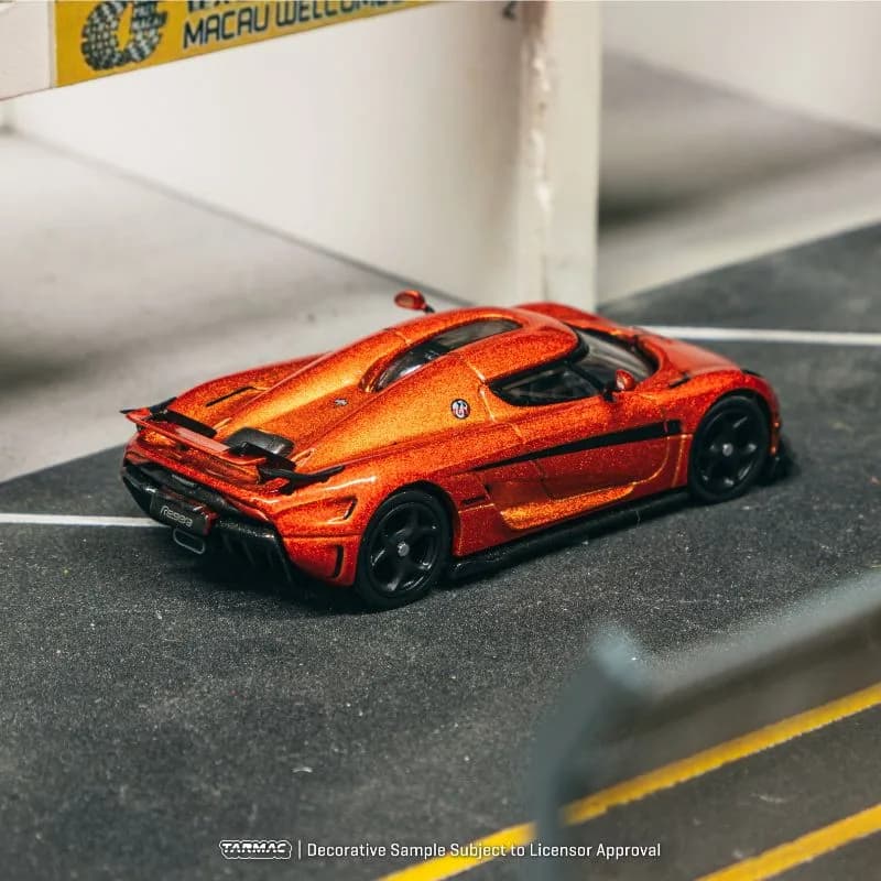 Koenigsegg Regera Orange Metallic Black Stripes - Tarmac Works GLOBAL64 - Tarmac Works diecast model view 3