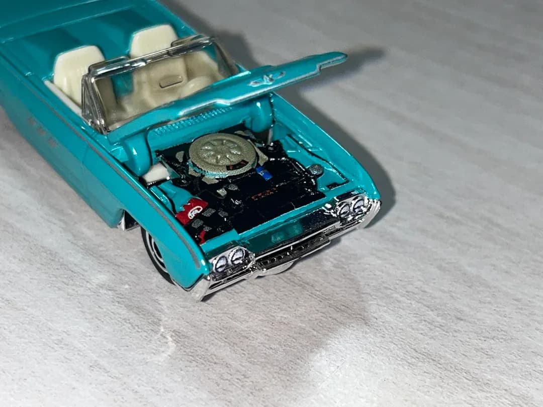 Matchbox Moving Parts 1963 Ford Thunderbird  - Matchbox diecast model view 3